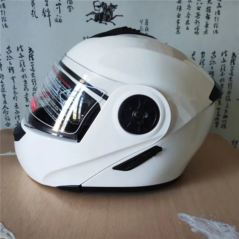 Motorcycle Helmet Inner Sun Visor Lens - หมวกกันน็อคแบบเต็มหน้าสำหรับรถมอเตอร์ไซค์ ดีไซน์แบบพับขึ้นได้ พร้อมแผ่นบังแดดด้านใน เลนส์คู่เพื่อความปลอดภัย และเหมาะสำหรับการแข่งรถ